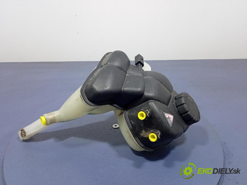 Mercedes S-klasa 2011 nádržka Kompenzačné: A2215000349