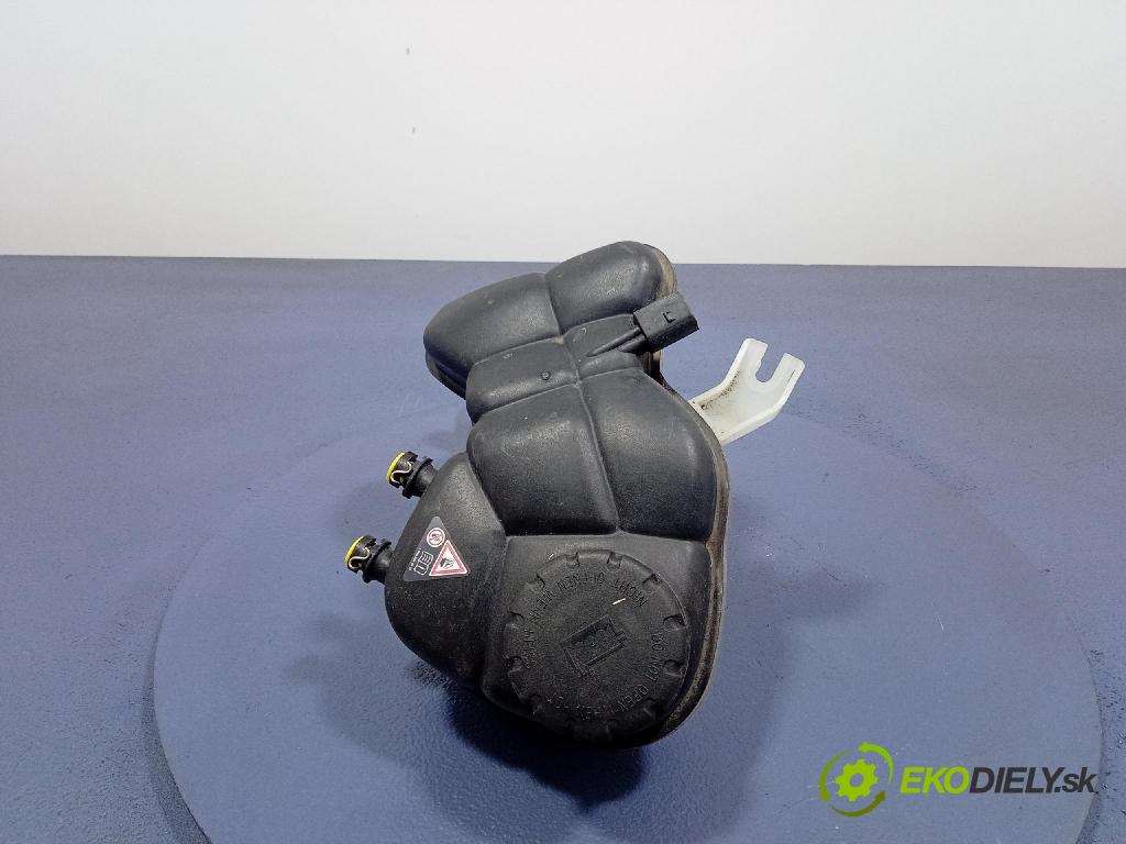 Mercedes S-klasa 2011 nádržka Kompenzačné: A2215000349