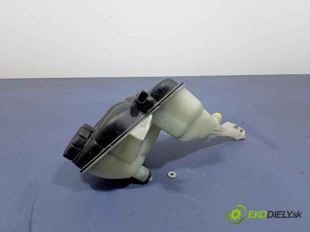 Mercedes S-klasa 2011 nádržka Kompenzačné: A2215000349