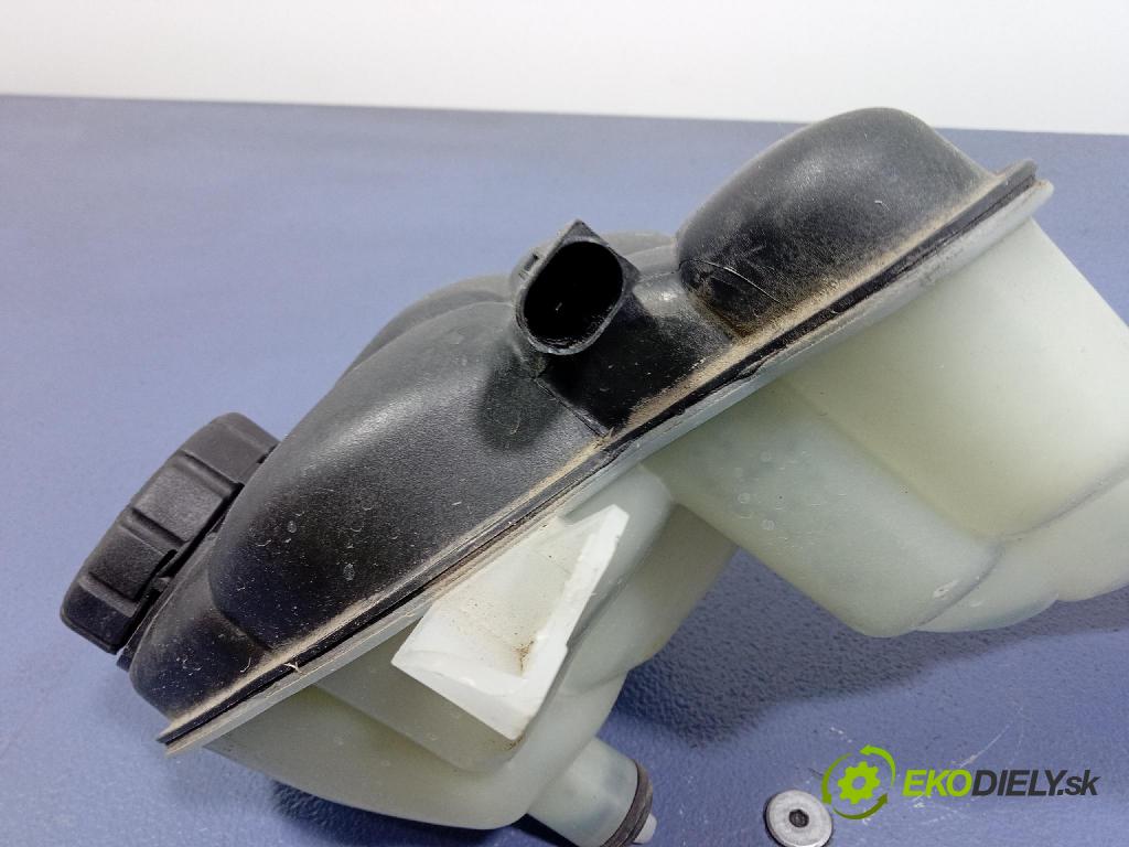 Mercedes S-klasa 2011 nádržka Kompenzačné: A2215000349