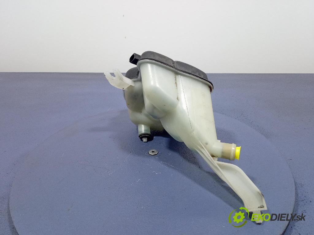 Mercedes S-klasa 2011 nádržka Kompenzačné: A2215000349