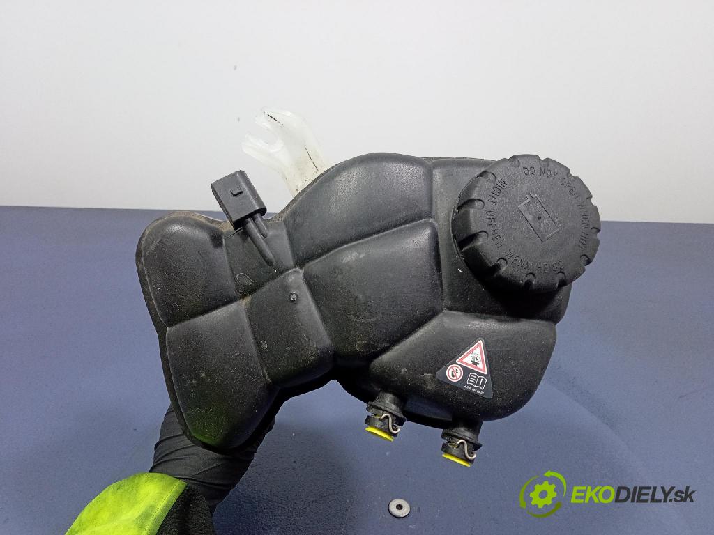 Mercedes S-klasa 2011 nádržka Kompenzačné: A2215000349