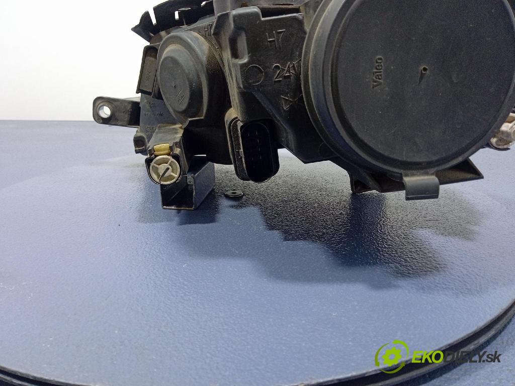 Vw Passat 2005 Reflektor: v pravo: 3C0941006M