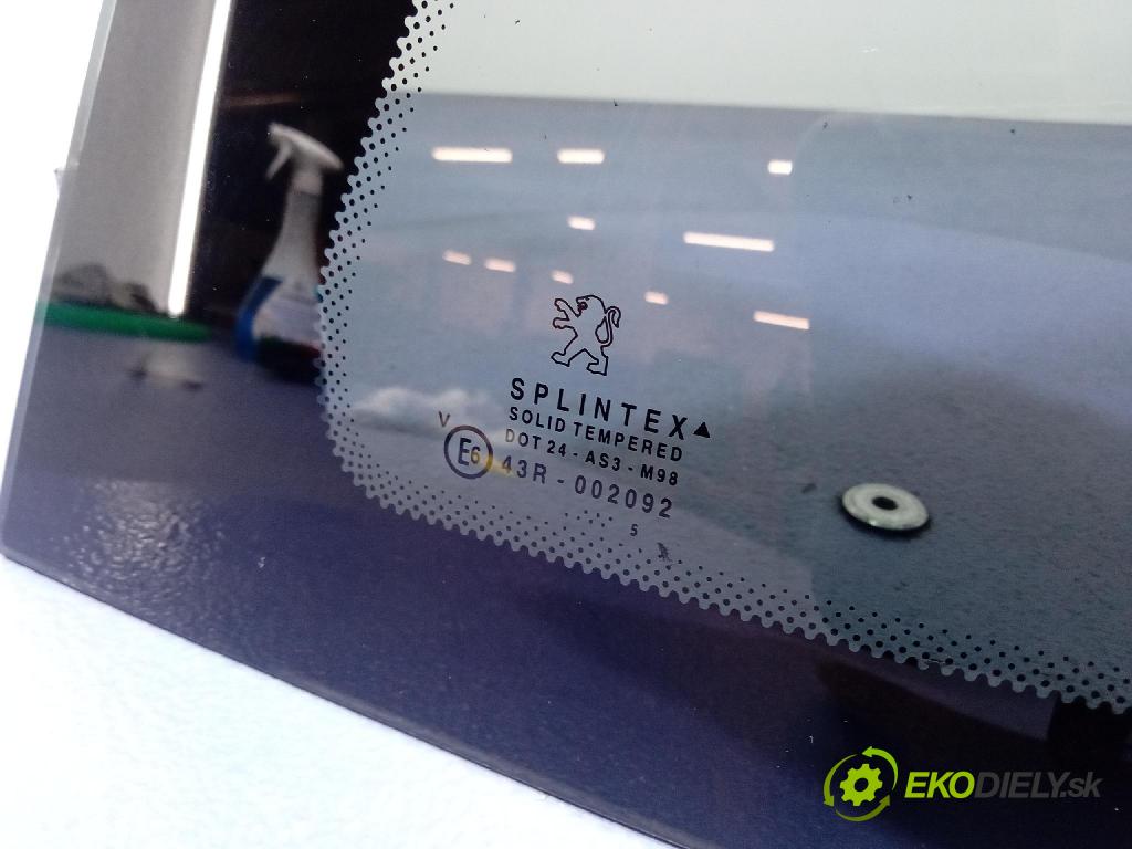 Peugeot 1007 2005 sklo Karoséria: zad