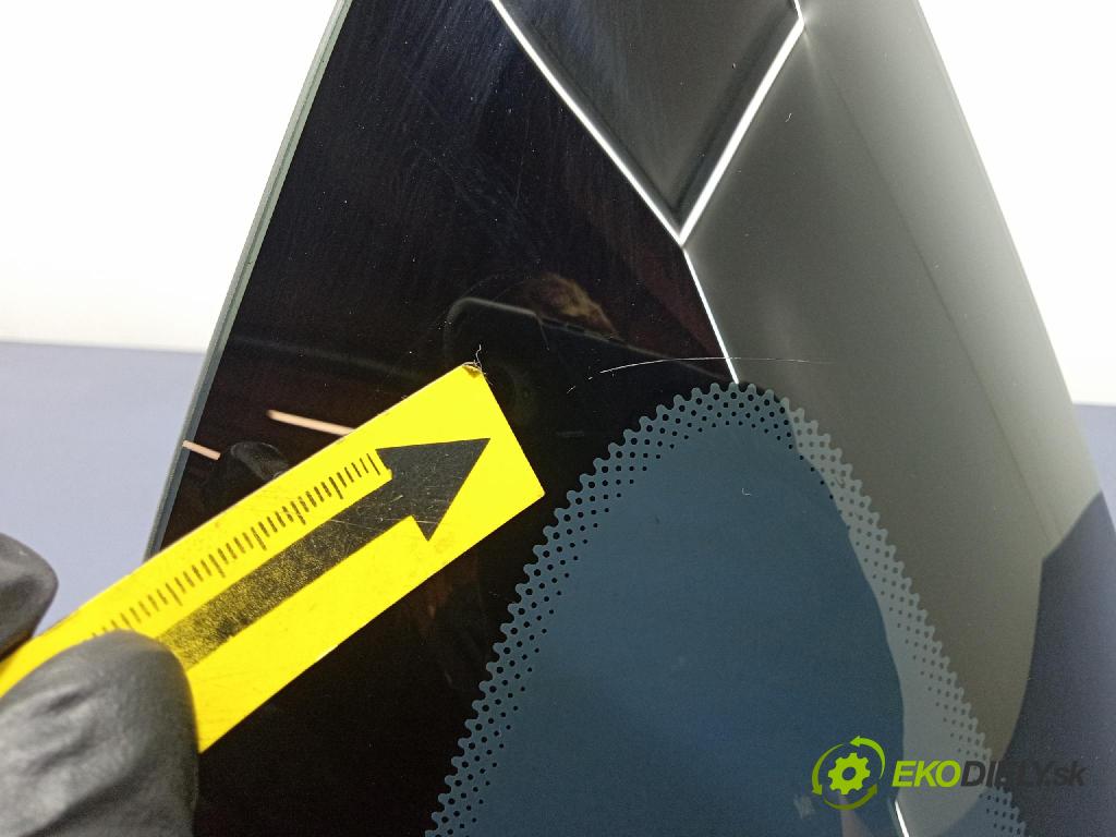 Peugeot 1007 2005 sklo Karoséria: zad 