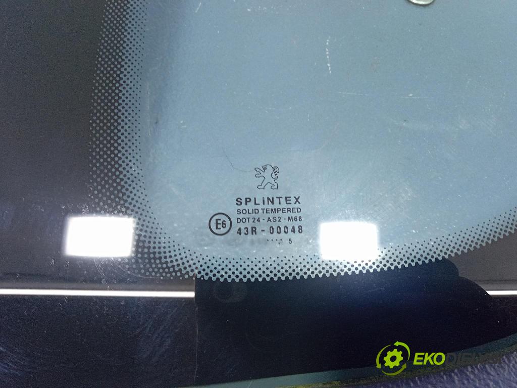 Peugeot 1007 2005 sklo Karoséria: zad