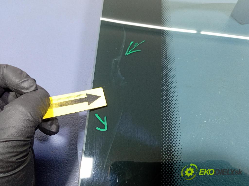 Peugeot 1007 2005 sklo Karoséria: zad