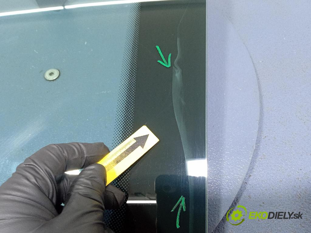 Peugeot 1007 2005 sklo Karoséria: zad