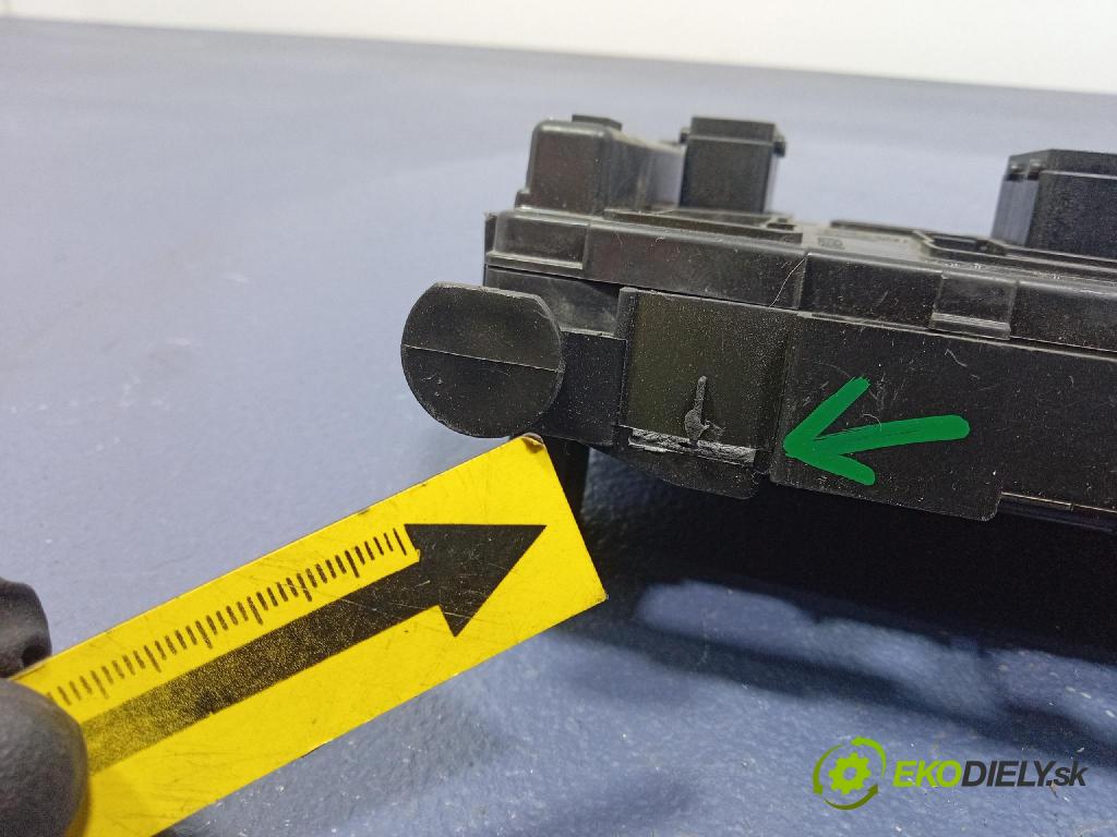 Peugeot 1007 2005 skrinka Poistky: 9650618480