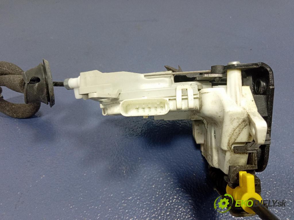 Audi A6 2016 zámok dvere Predné v pravo: 8J1837016F