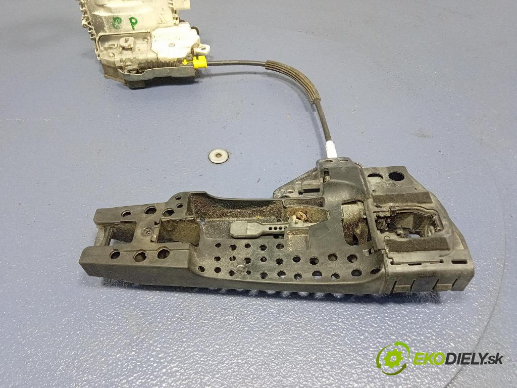 Audi A6 2016 zámok dvere Predné v pravo: 8J1837016F