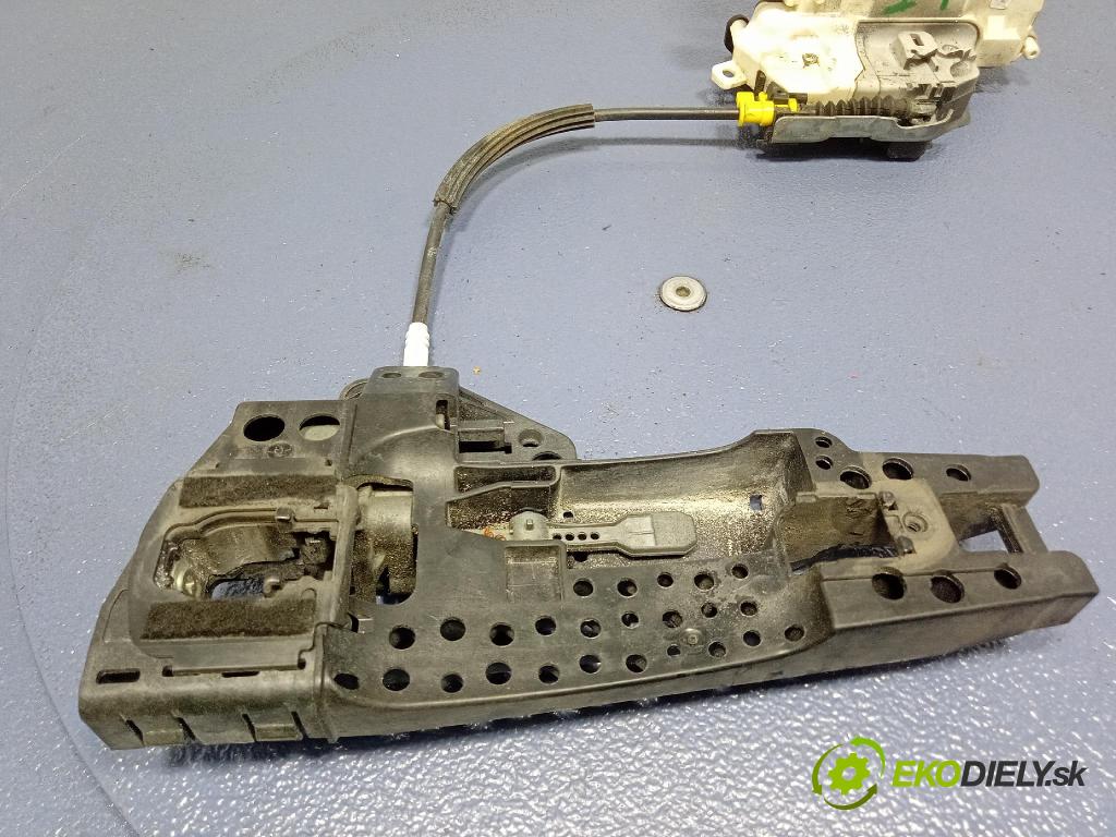 Audi A6 2016 zámok dvere zad Vľavo: 4G0839015E