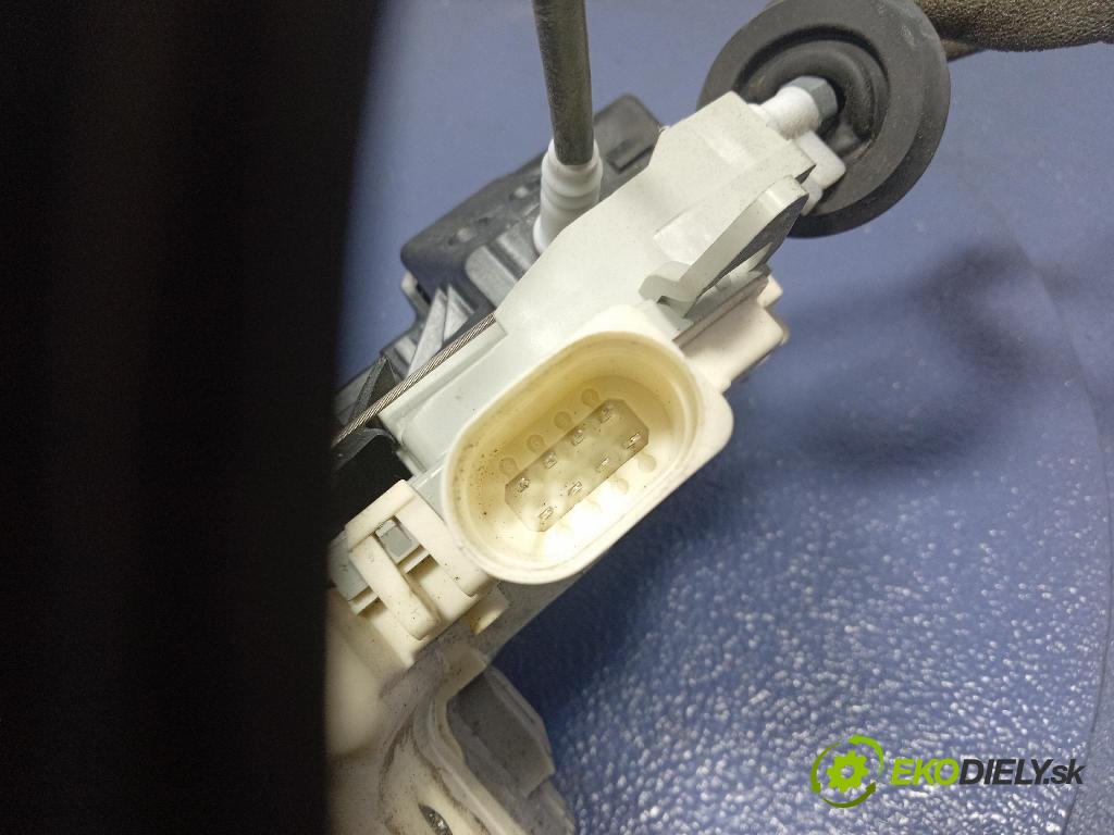 Audi A6 2016 zámok dvere zad Vľavo: 4G0839015E