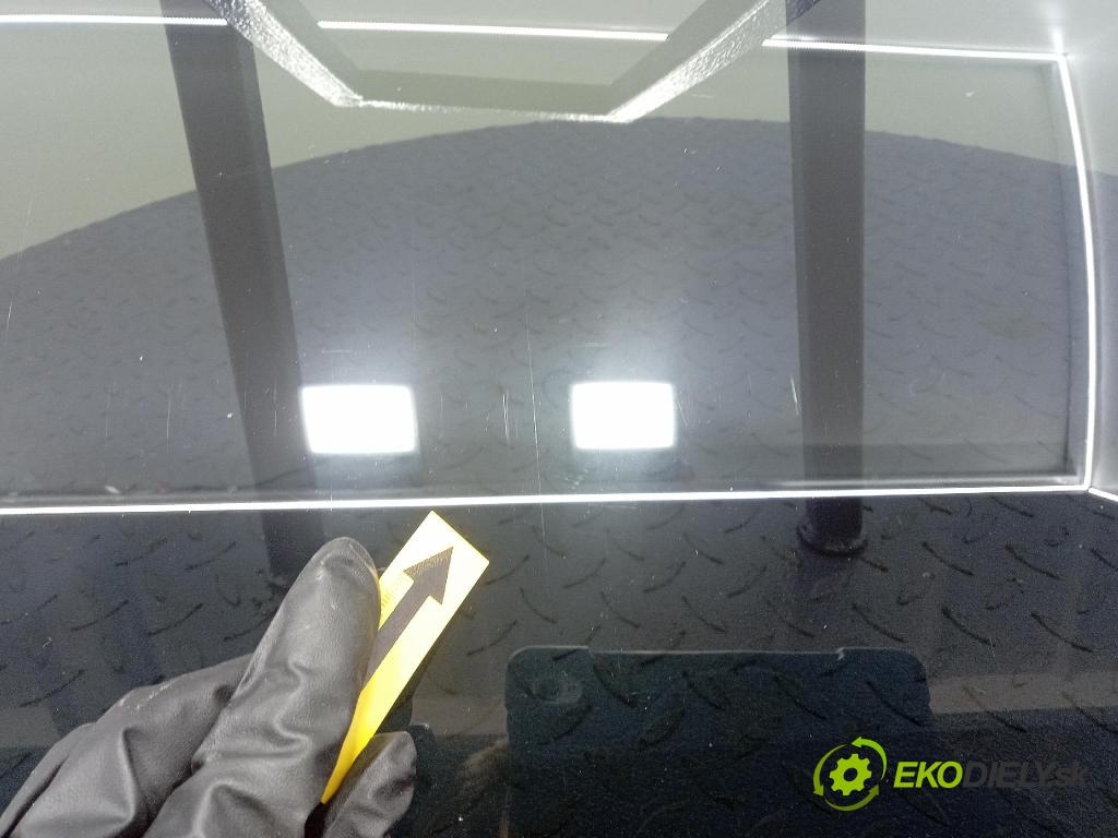 Audi A6 2016 sklo dvere zad Prava: