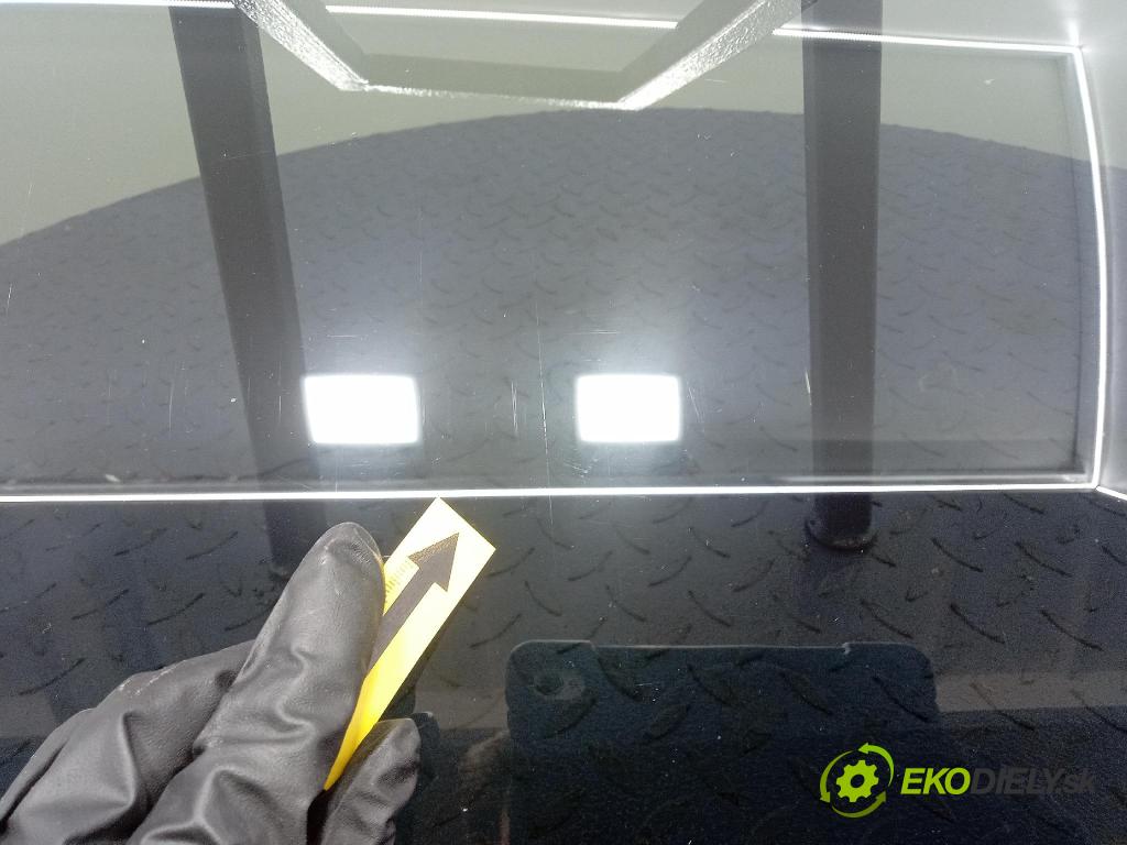 Audi A6 2016 sklo dvere zad Prava: