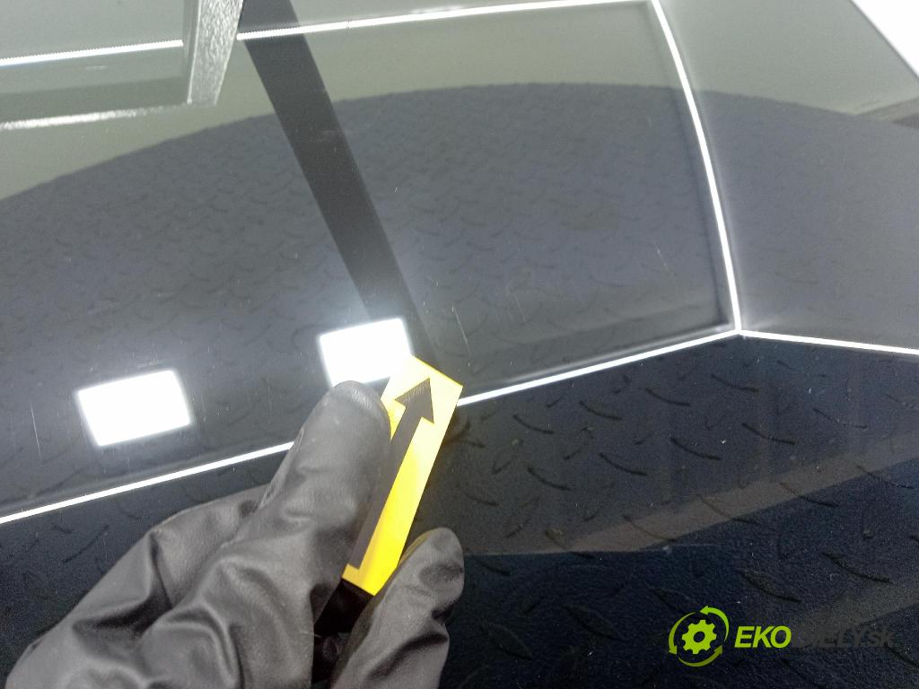 Audi A6 2016 sklo dvere zad Prava: