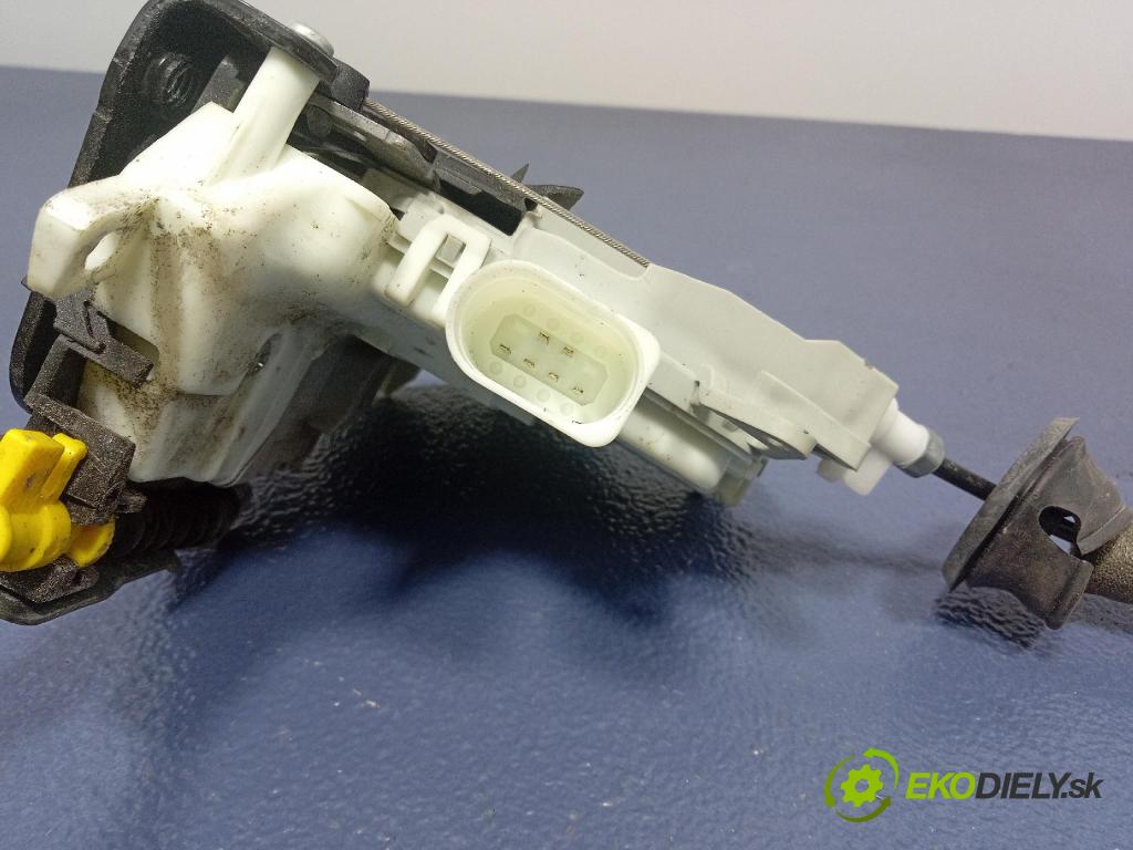 Audi A6 2016 zámok dvere Predné Vľavo: 8J1837015F