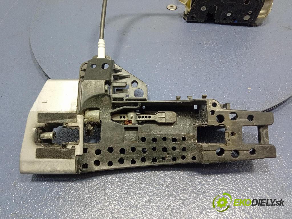 Audi A6 2016 zámok dvere Predné Vľavo: 8J1837015F