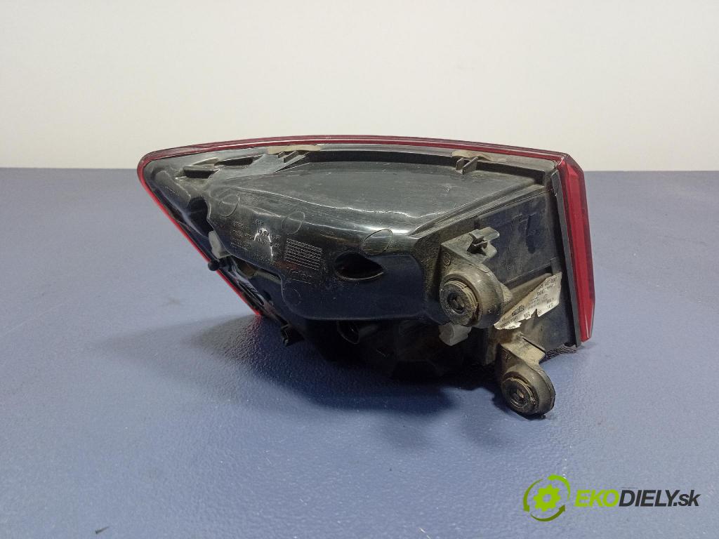 Audi A6 2016 svetlo / reflektor zad Prava: Vonkajsia: 4G9945096E