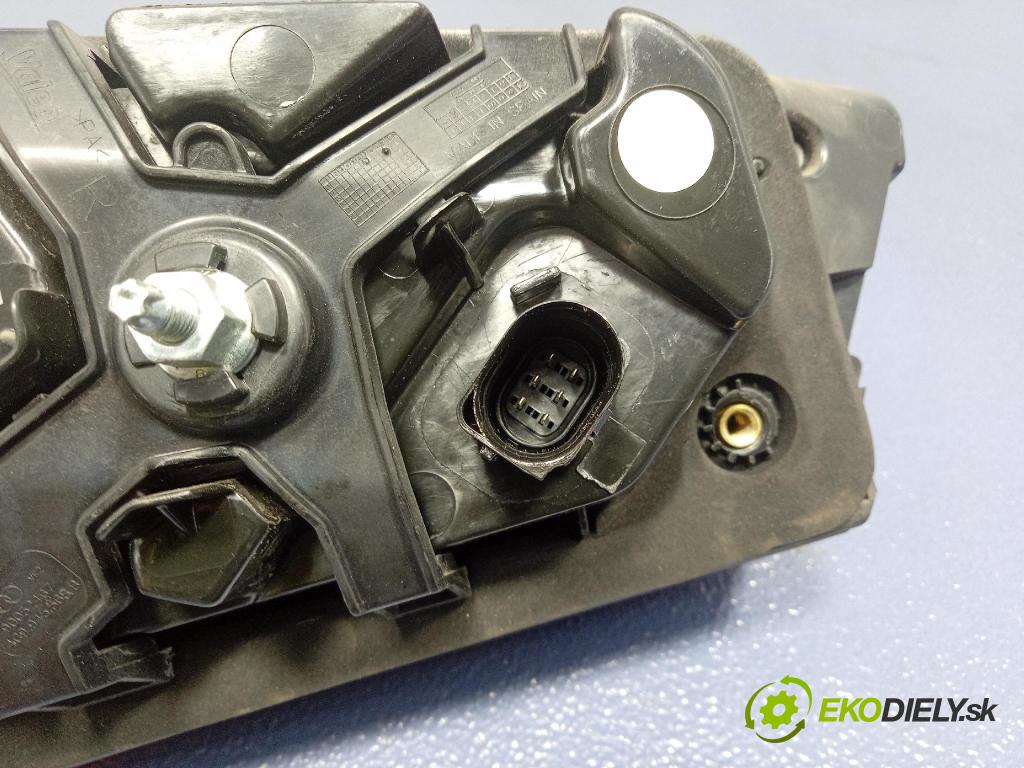 Audi A6 2016 svetlo / reflektor zad Prava: Vnútri: 4G9945094E