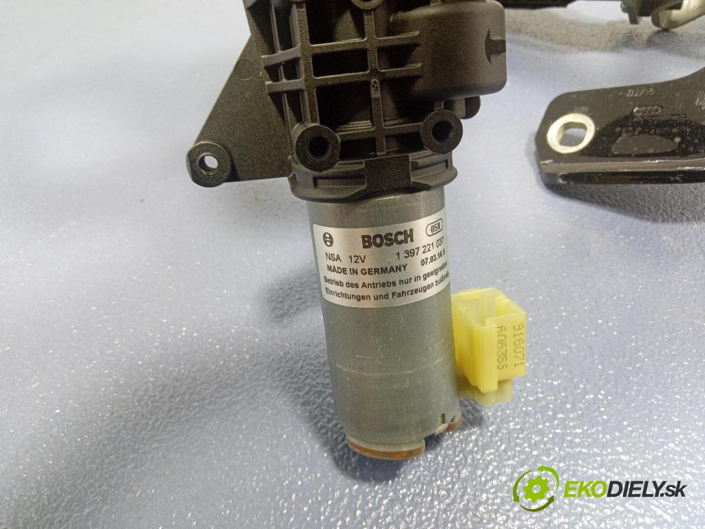 Audi A6 2016 Aktuátor: 4G9827851E