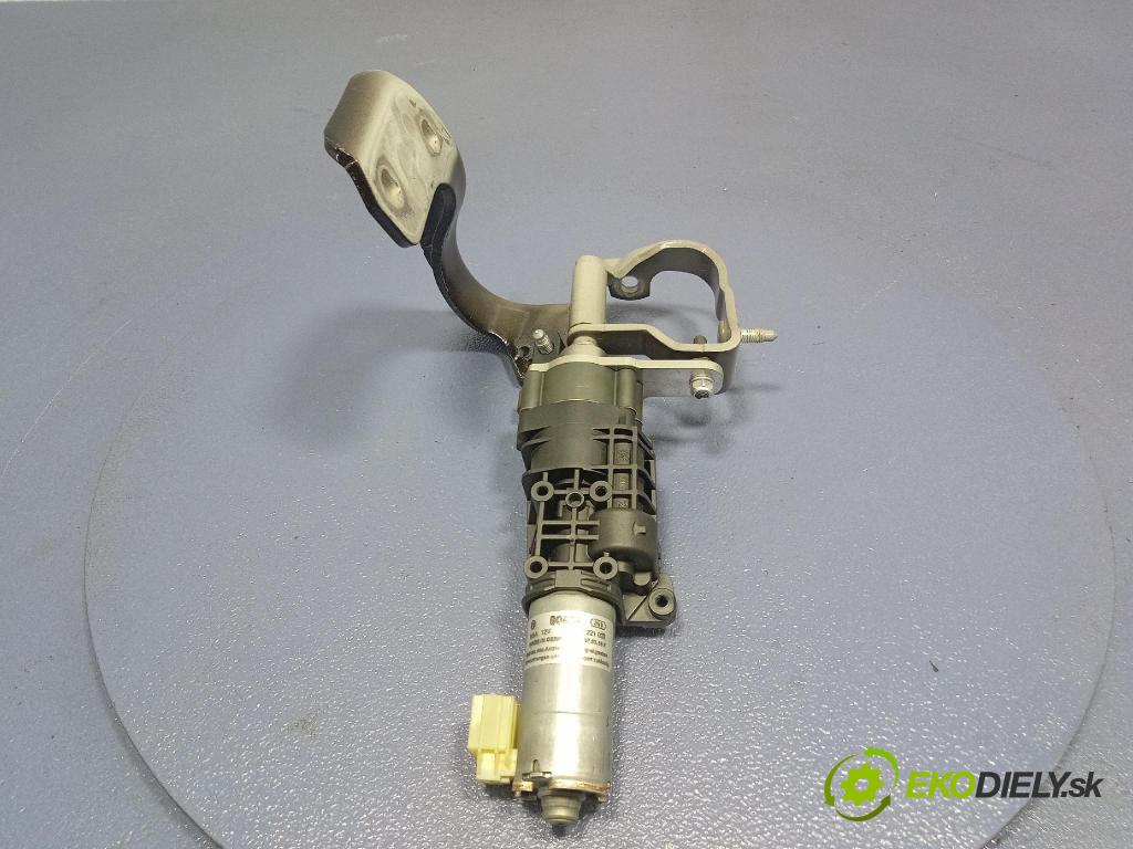 Audi A6 2016 Aktuátor: 4G9827851E