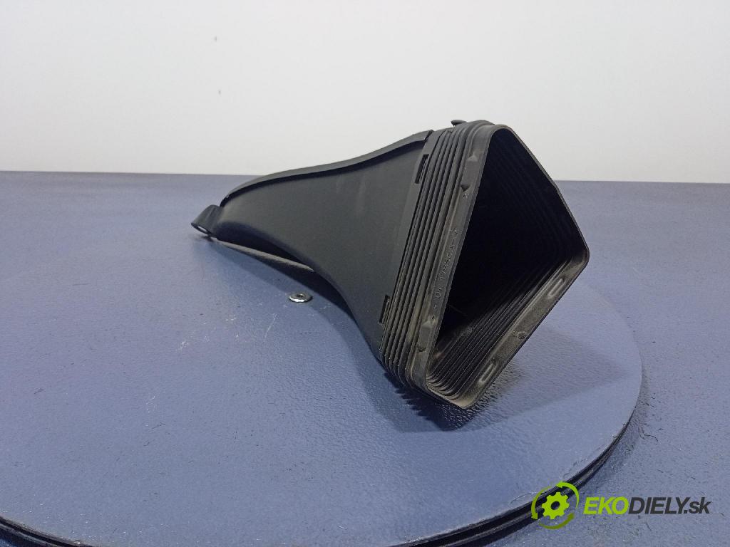 Audi A6 2020 Prívod: Vzduch: 4K0129520C