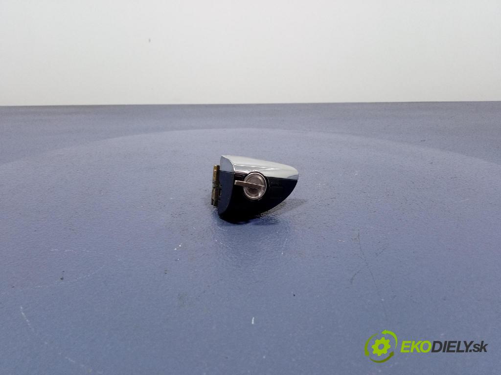 Mercedes B-Klasa 2005 zámek dveře před Levý: