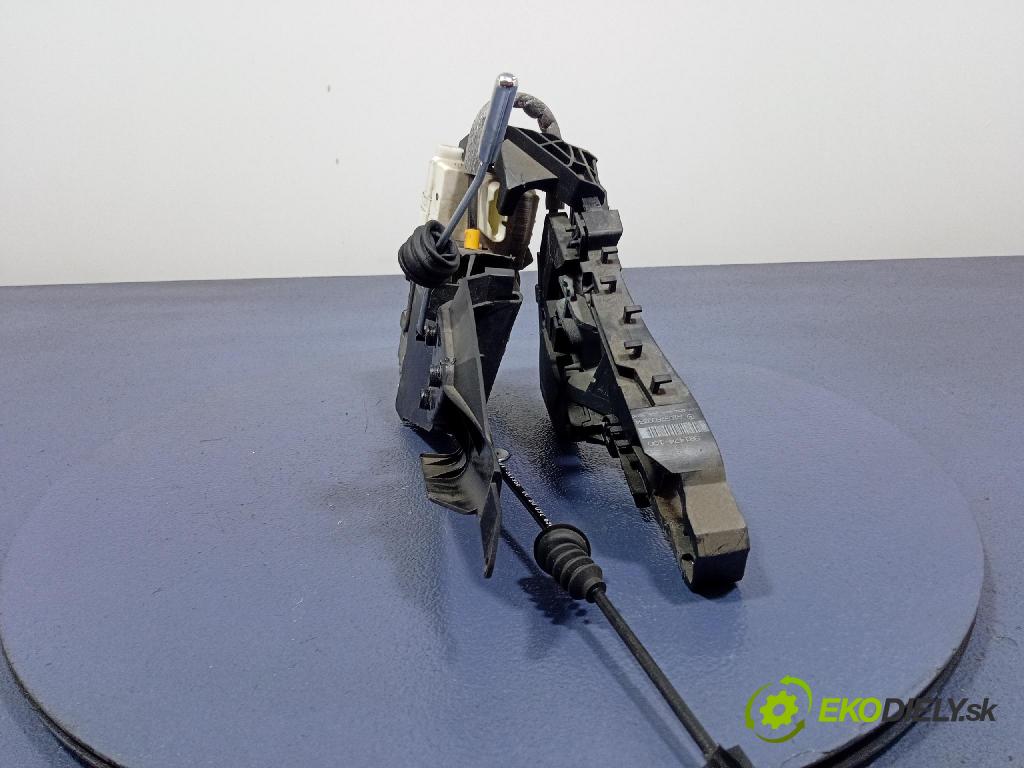 Mercedes B-Klasa 2005 zámek dveře Zad: Levý: 1697302135