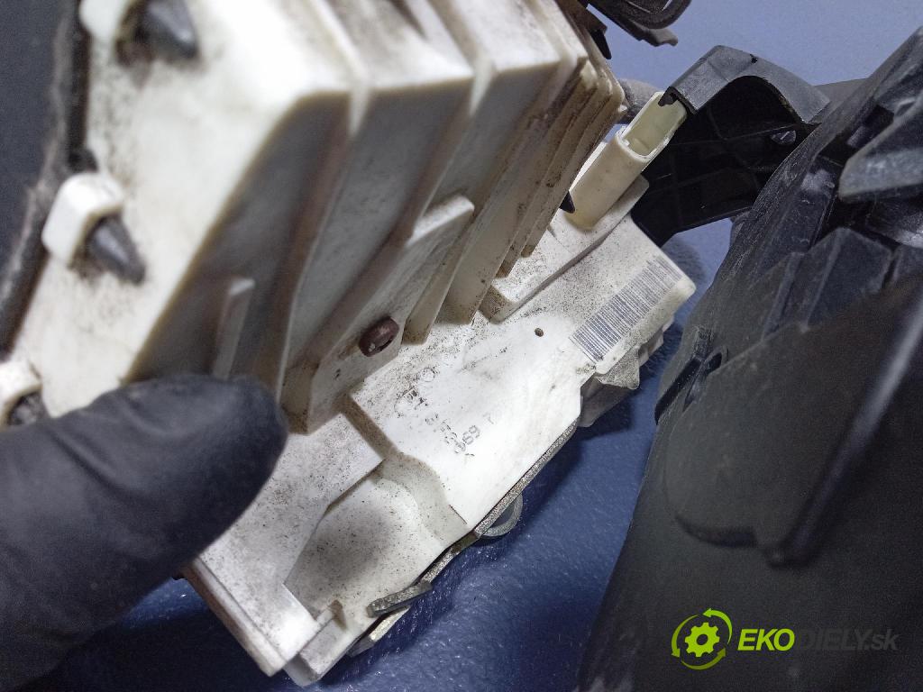 Mercedes B-Klasa 2005 zámok dvere zad Vľavo: 1697302135