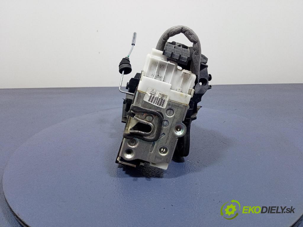 Mercedes B-Klasa 2005 zámek dveře Zad: v pravo: 1697302235