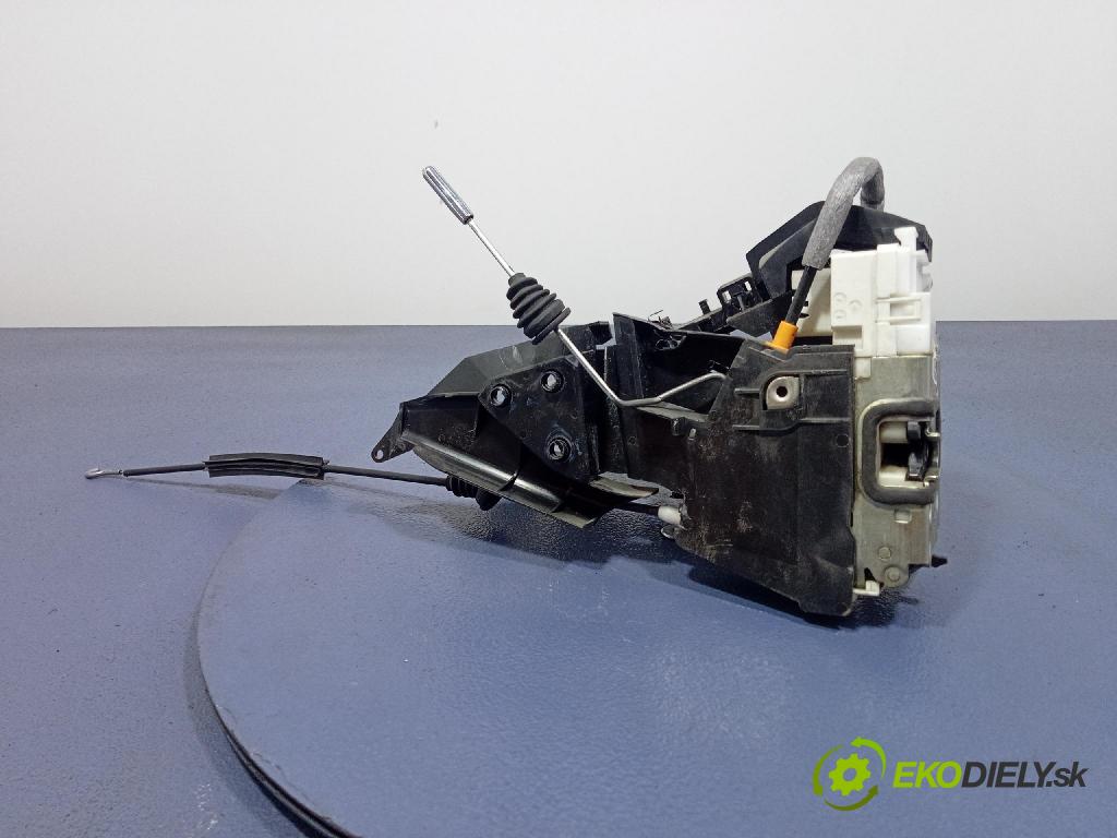 Mercedes B-Klasa 2005 zámek dveře Zad: v pravo: 1697302235