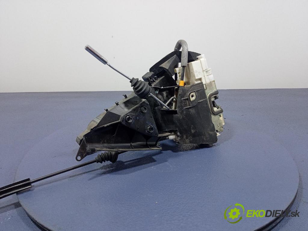 Mercedes B-Klasa 2005 zámek dveře Zad: v pravo: 1697302235