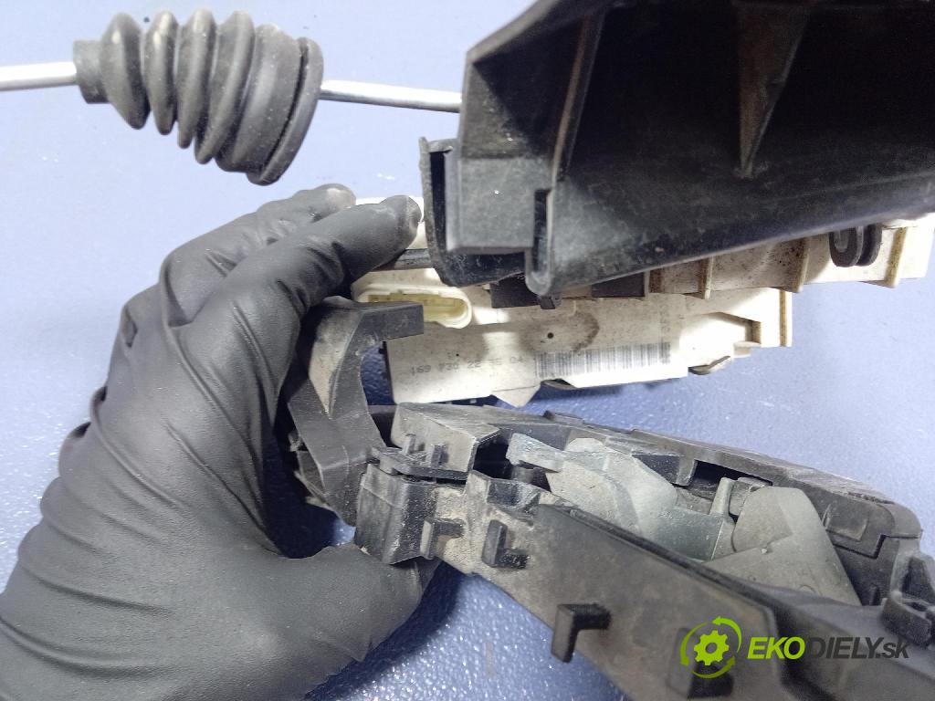 Mercedes B-Klasa 2005 zámek dveře Zad: v pravo: 1697302235