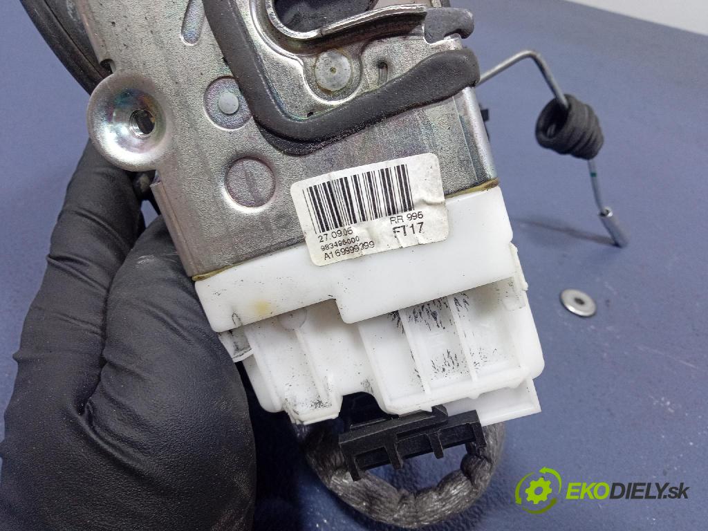 Mercedes B-Klasa 2005 zámok dvere zad v pravo: 1697302235