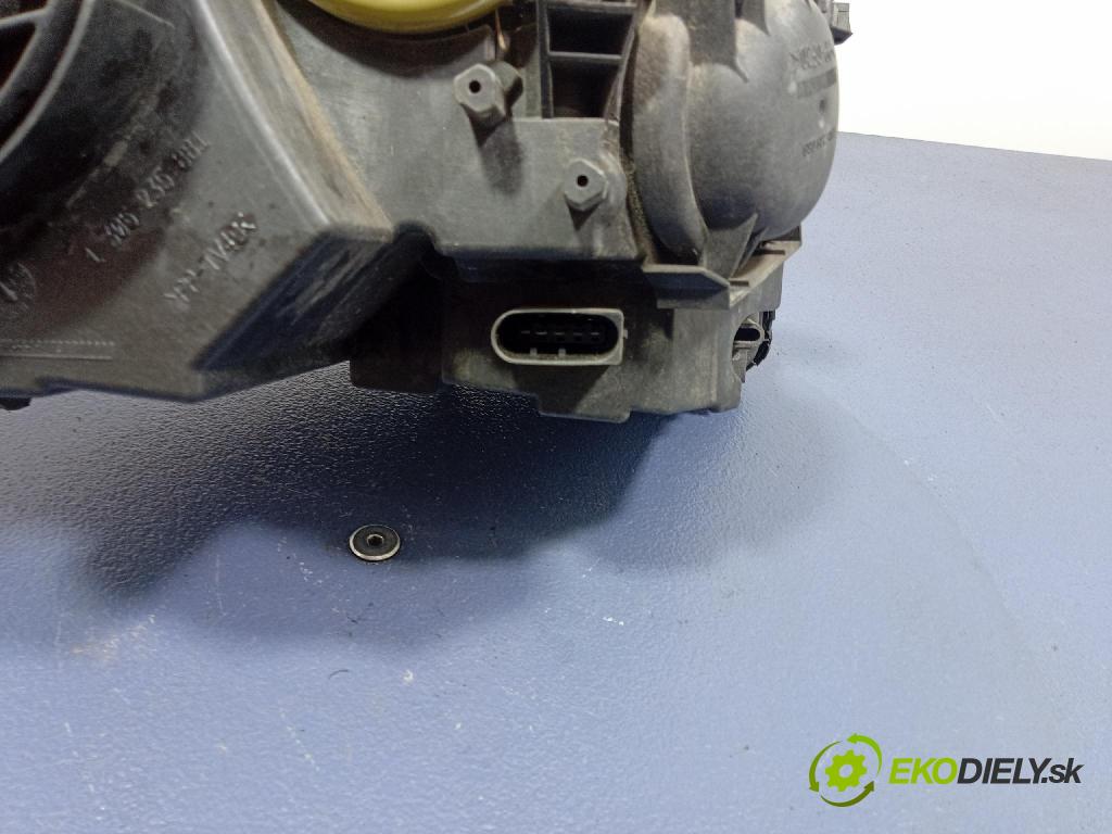 Mercedes B-Klasa 2005 Reflektor: Vľavo: A1698201761