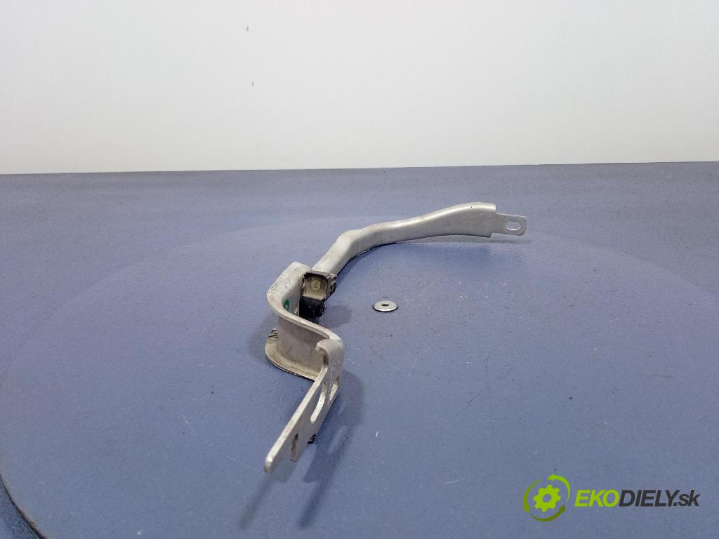 Audi A6 2020 výstuha Predné: / pas predný 4K0807348B