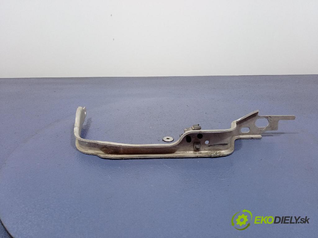 Audi A6 2020 výstuha Predné: / pas predný 4K0807348B