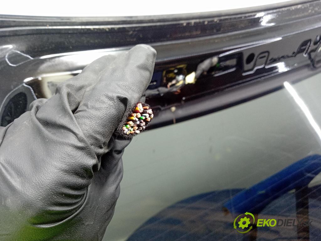 Audi A6 2016 zadna dveře kufra: kufra: