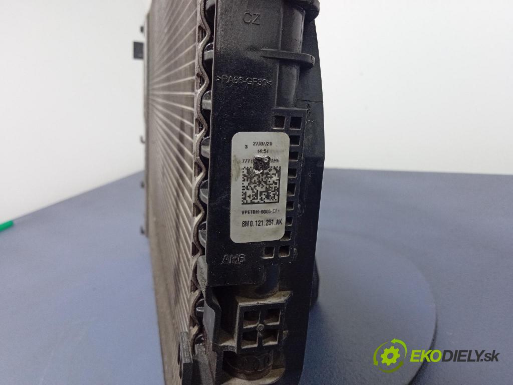 Audi A6 2020 chladič Voda: 8W0121251AK