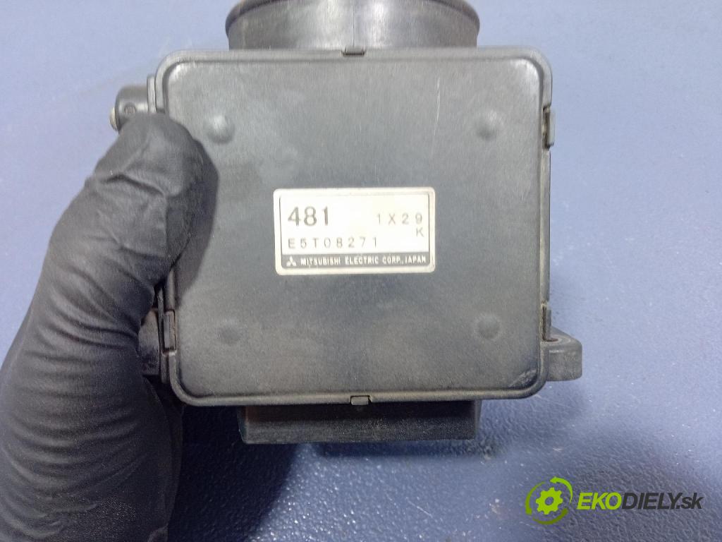 Mitsubishi Carisma 2002 průtokoměr: E5T08271