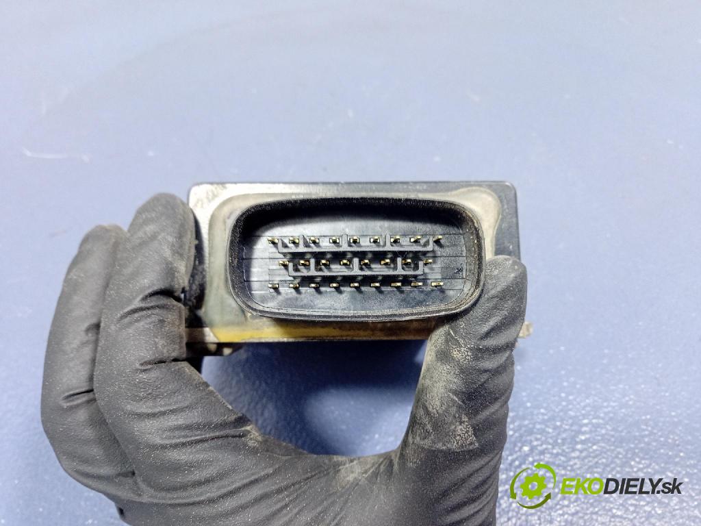 Mitsubishi Carisma 2002 řídící jednotka Motor: MD340897