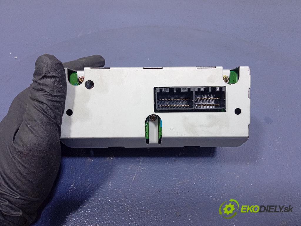 Mitsubishi Carisma 2002 Zobrazit: Rádio: / GPS MR975047