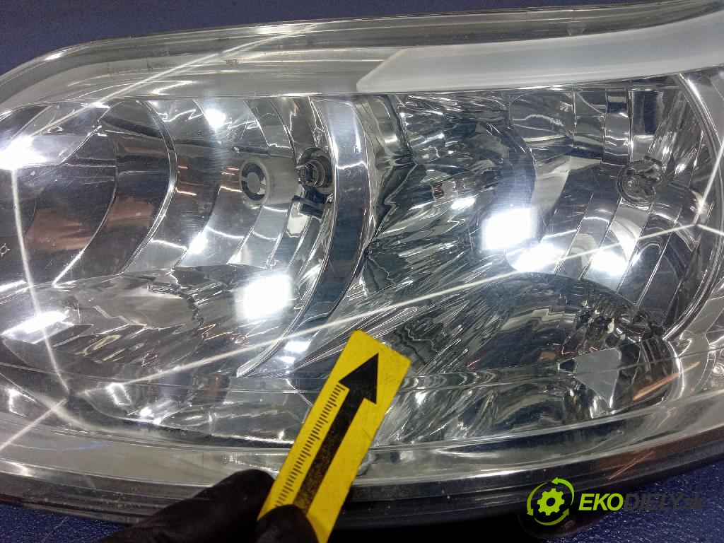 Citroen C4 2005 Reflektor: Vľavo: 20-A664