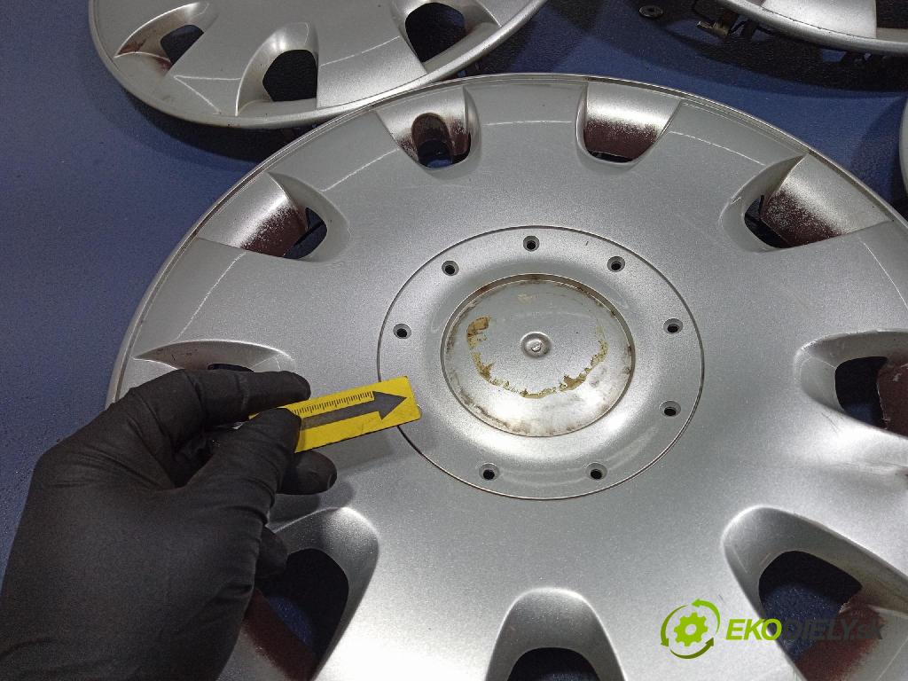 Vw Golf 2004 puklica kola: 1T0601147