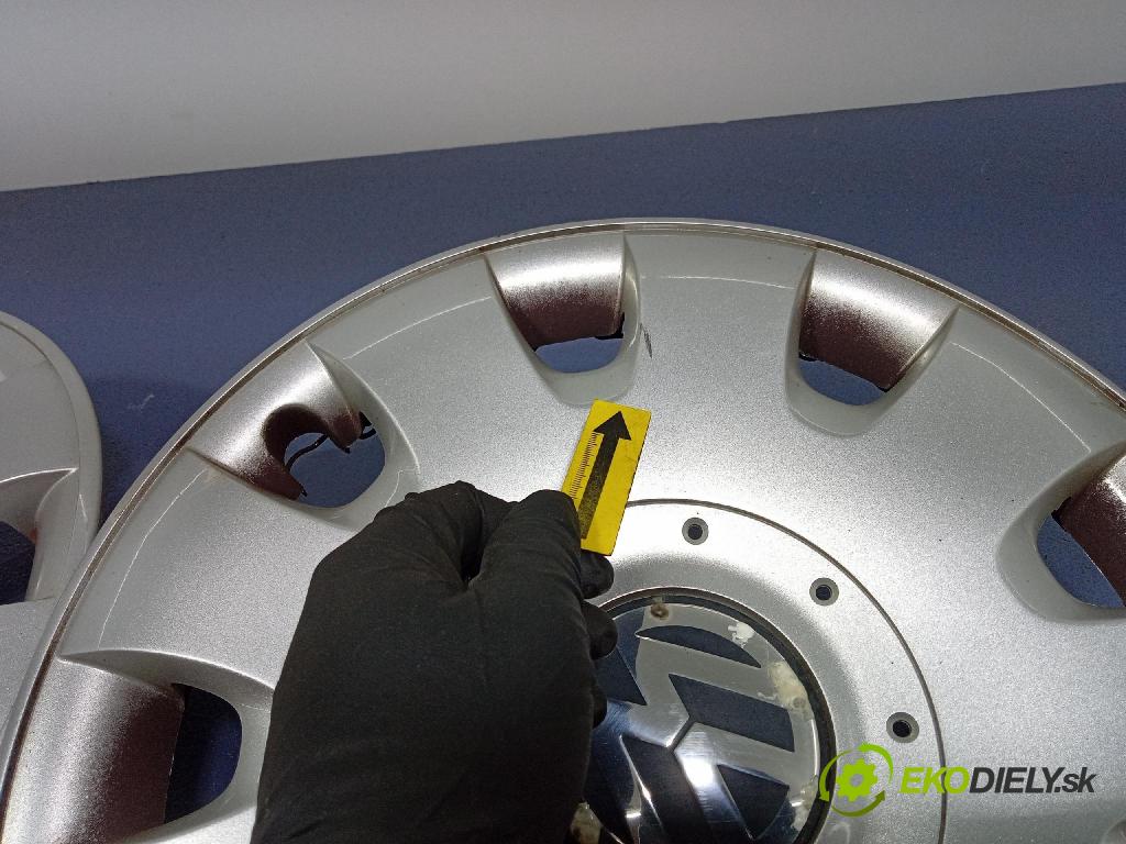 Vw Golf 2004 puklica kola: 1T0601147