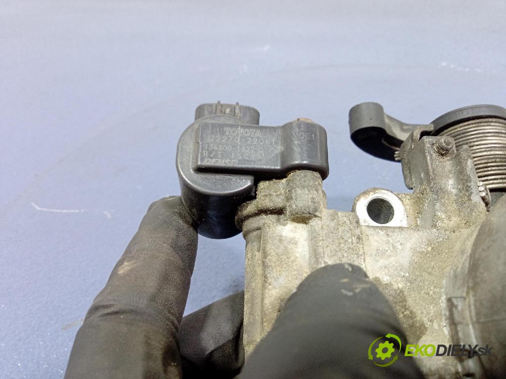 Toyota Avensis 2003 klapka 89452-20130