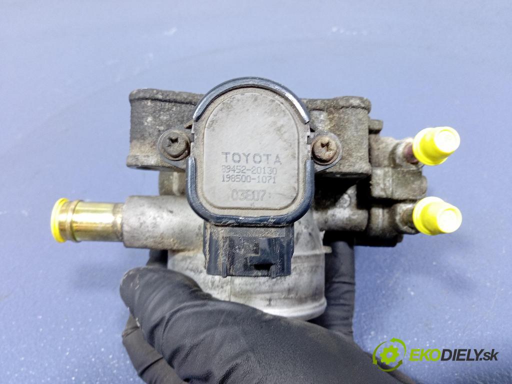 Toyota Avensis 2003 klapka 89452-20130