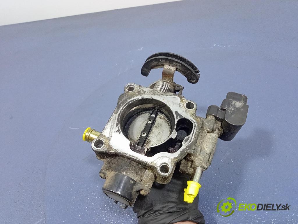 Toyota Avensis 2003 klapka 89452-20130