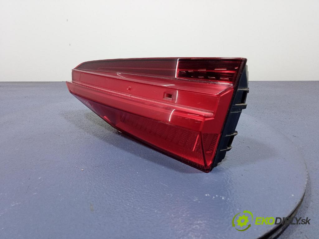 Audi A6 2020 svetlo / reflektor zad Prava: Vnútri: 4K5945076